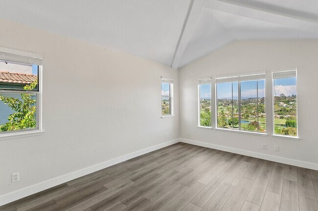 Building Photo - 30902 Club House Dr