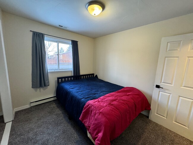 Bedroom 1 - 92 E Rosebud Ave