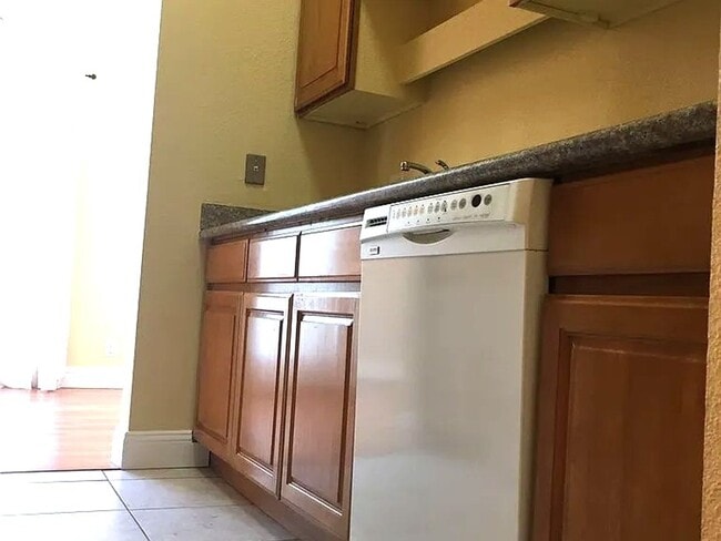 Building Photo - Two Bed and Two Bath Condo in The Keys in Walnut Creek-Close to Downtown!