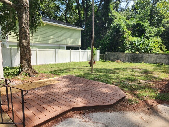 Building Photo - Charming 3-bedroom, 1.5-bathroom home located just a few blocks from Daffin Park