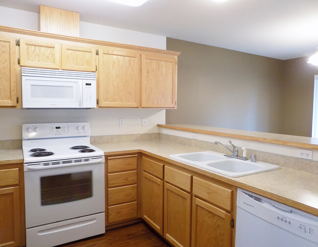 Building Photo - Roomy 2 Bedroom Condo With Washer & Dryer!...