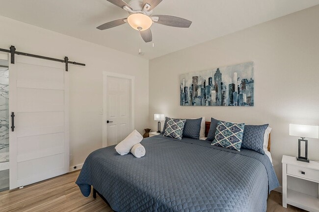 Building Photo - Fully Remodeled 2-Bedroom Condo at the Scottsdale Racquet Club!