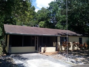 Building Photo - 2 Bed 1 Bath Home | Carport | Central AC | Pet Friendly | Washer Dryer Hook Ups | Section 8 Welcome
