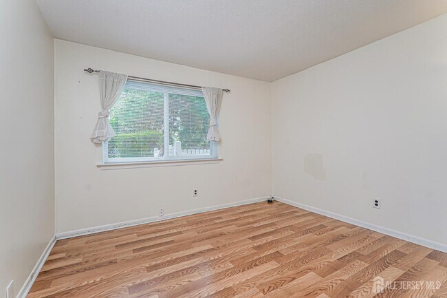 Building Photo - 33 Foxtail Ln