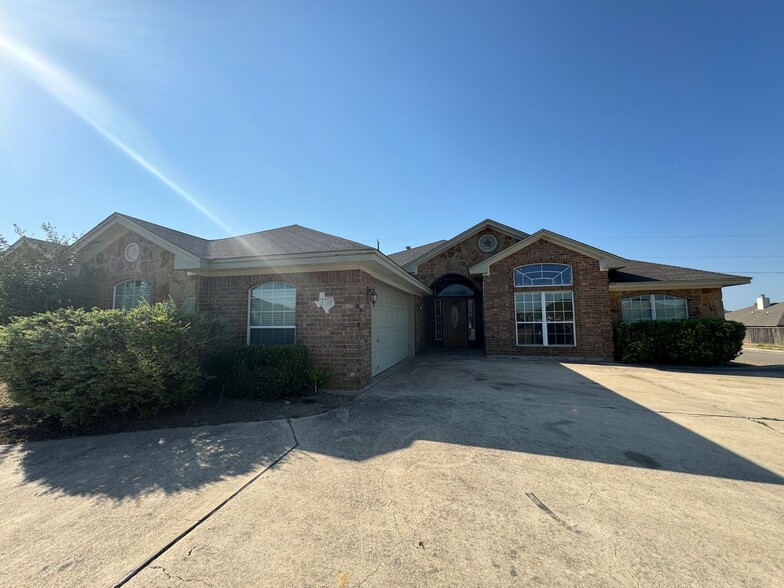 Primary Photo - 3710 Salt Fork Dr