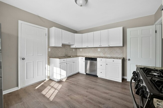 Building Photo - 126 Thoroughman Ave