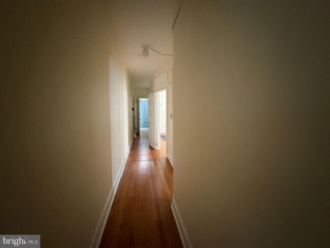 Building Photo - 224 Farnsworth Ave