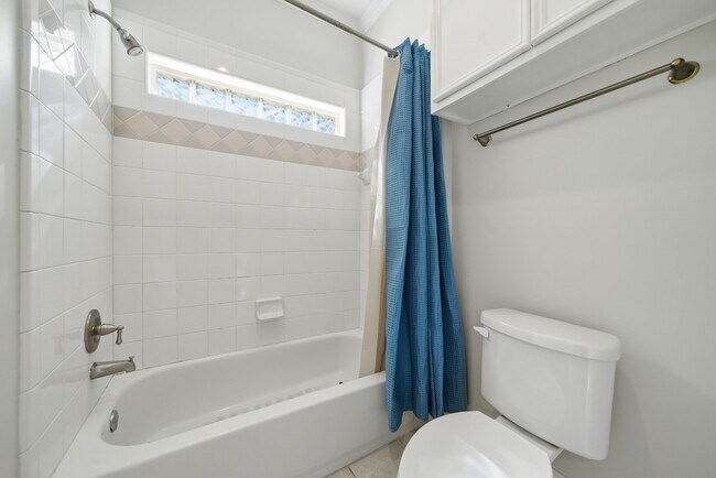 Building Photo - 3243 N Pemberton Cir Dr