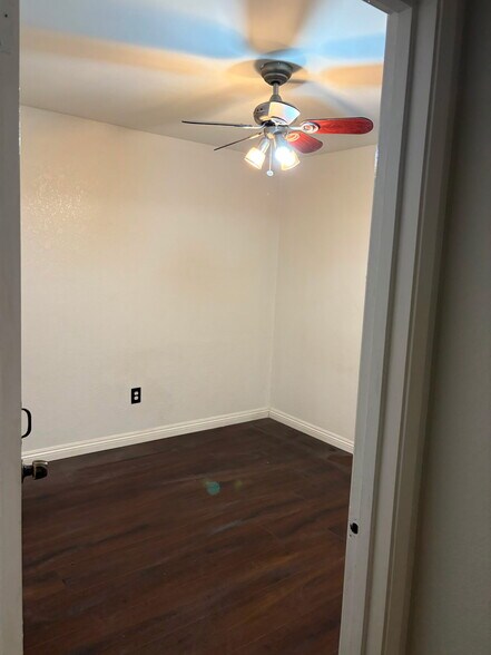 Building Photo - 6105 Ambergrove St