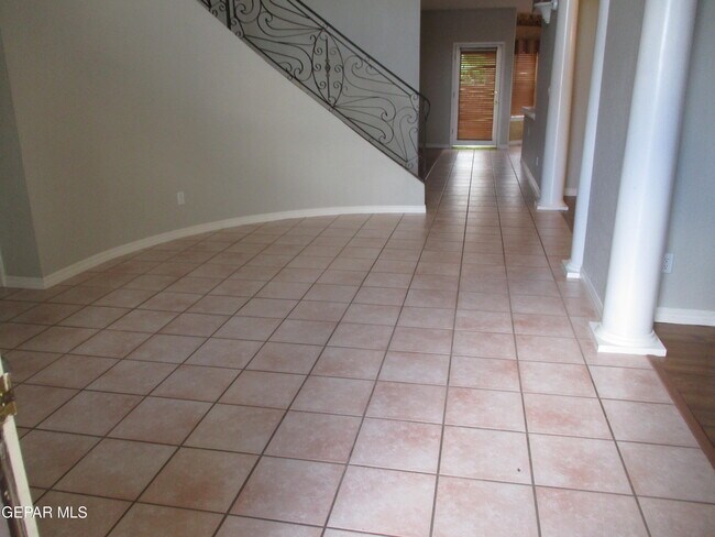 Building Photo - 2030 Paseo Del Prado Dr