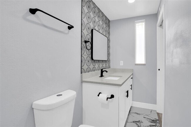 Building Photo - 7401 1/2 1st Ave N