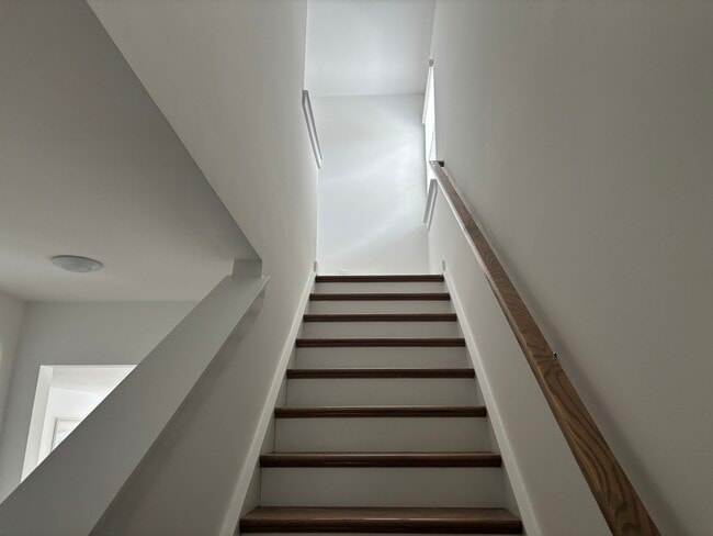Building Photo - 484 Ml Pk Wy
