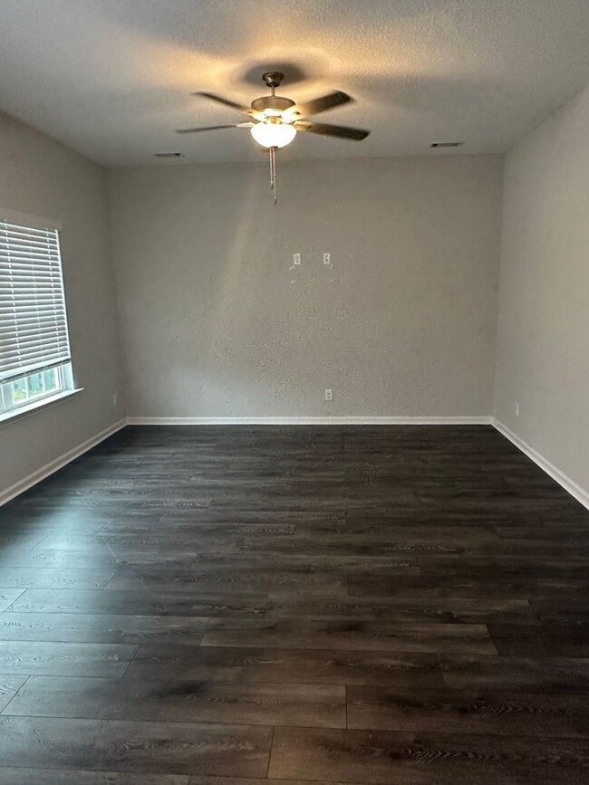 Building Photo - For Rent: Half Off Full First Month Rent