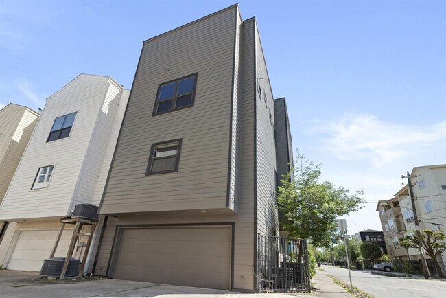 Building Photo - 5122 Lillian St