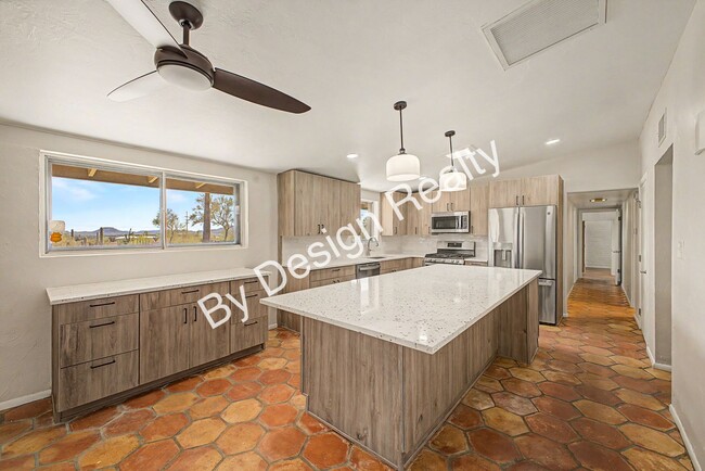 Building Photo - Mid Century Ranch Home on 2+ Acres with Private Pool - Mountain & City Views