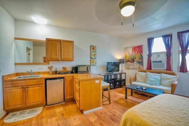 Primary Photo - 332 Keawe St