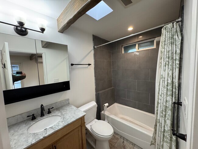 Building Photo - 21620 Circle Trl