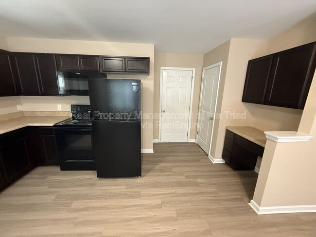 Building Photo - 2003 Chapel Park Ln