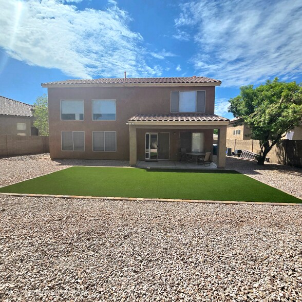 Building Photo - 662 W Crane Ct
