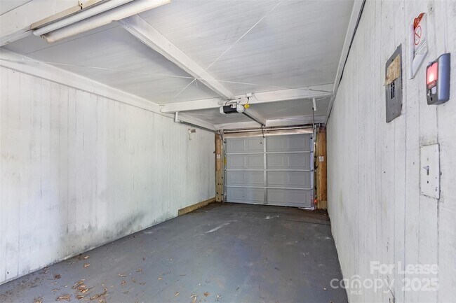 Building Photo - 2237 Ashley Rd