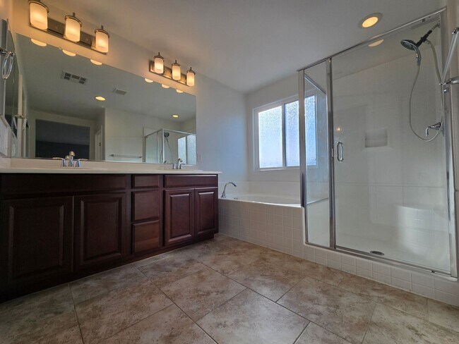 Building Photo - 3 BEDROOM, 2 1/2 BATHROOM, 2 STORY HOME in NW Las Vegas!!!