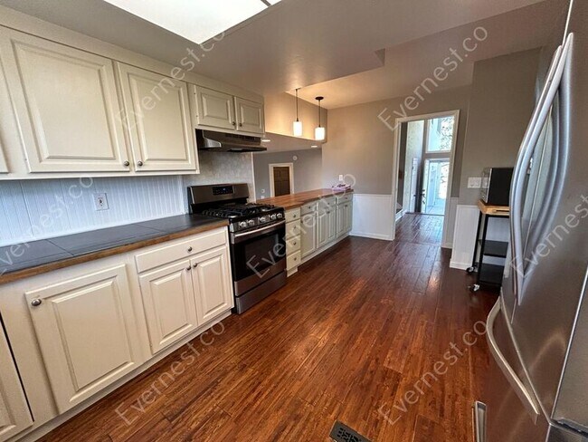 Building Photo - 4891 W Chippewa Dr