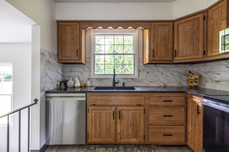 Building Photo - 2445 Olentangy Dr