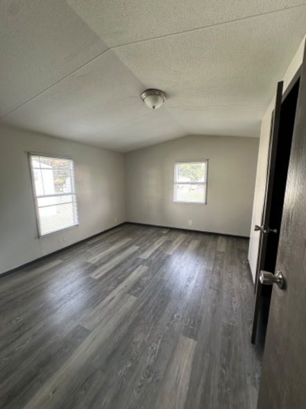 Building Photo - 206 Porpoise Cir