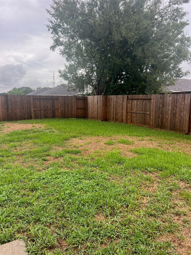 Building Photo - 12035 Duane St