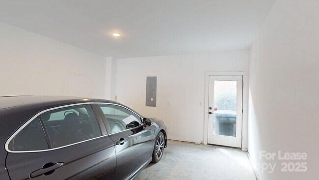 Building Photo - 1211 Minter Pl