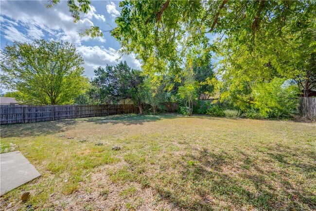 Building Photo - 1101 S Trace Dr