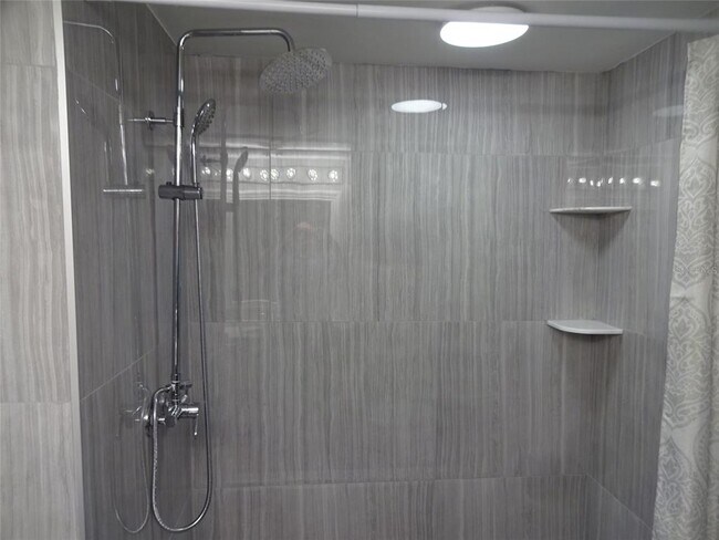 Building Photo - 123 BLUE POINT Way