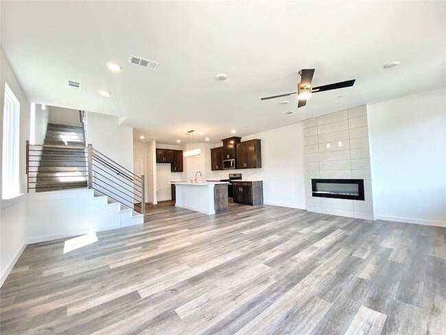 Building Photo - 837 Emerling Dr