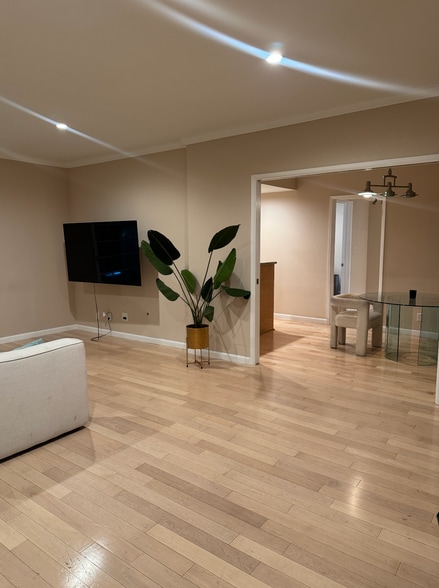 Living Room - 8550 Holloway Dr
