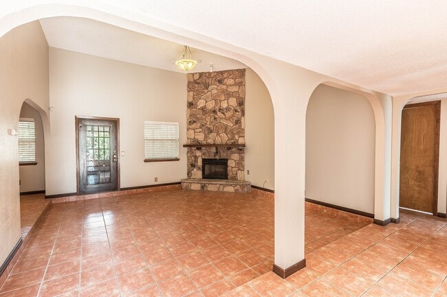 Building Photo - Lovely 4 bedroom in West Side El Paso!!