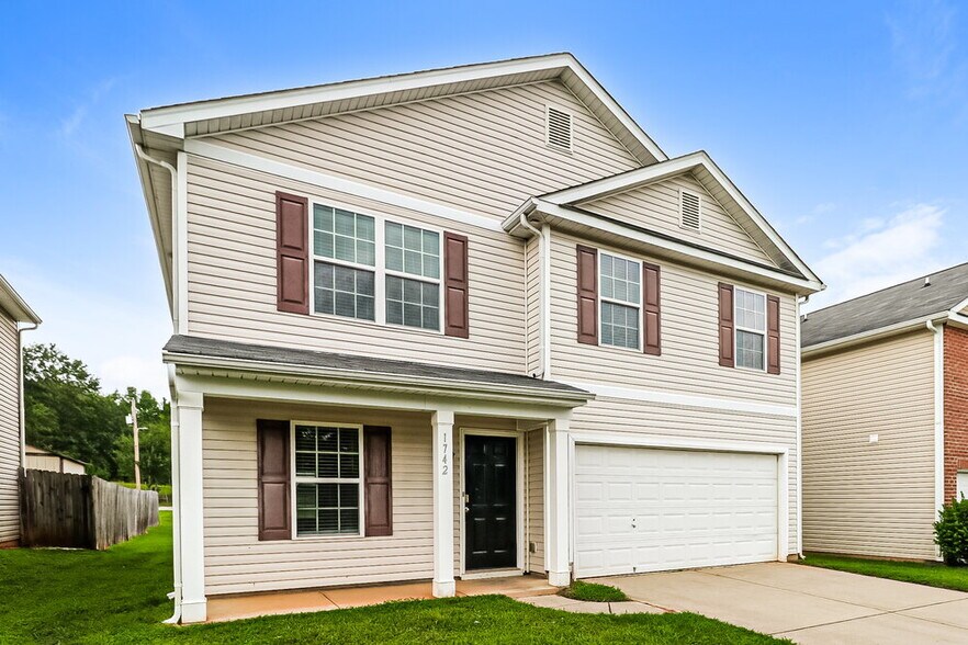 Building Photo - 1742 Eastway Dr