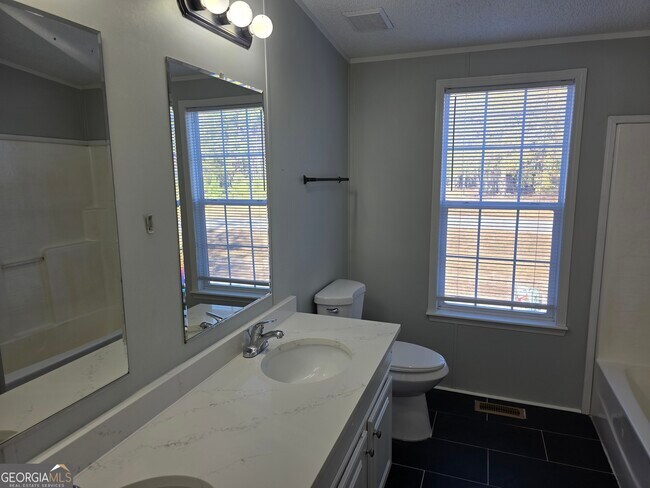 Building Photo - 203 River Oak Dr