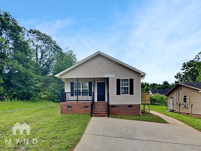 Building Photo - 305 S Pinchback Ave