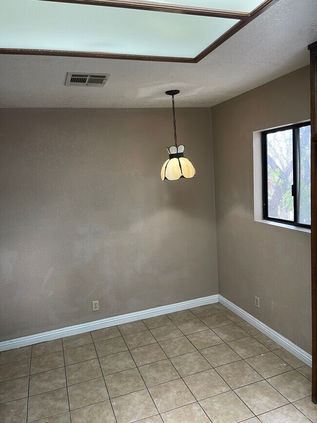 Building Photo - 7230 Kelvin Ave