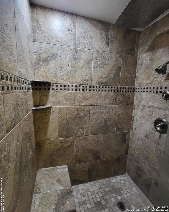 Building Photo - 656 Fern Meadow Dr