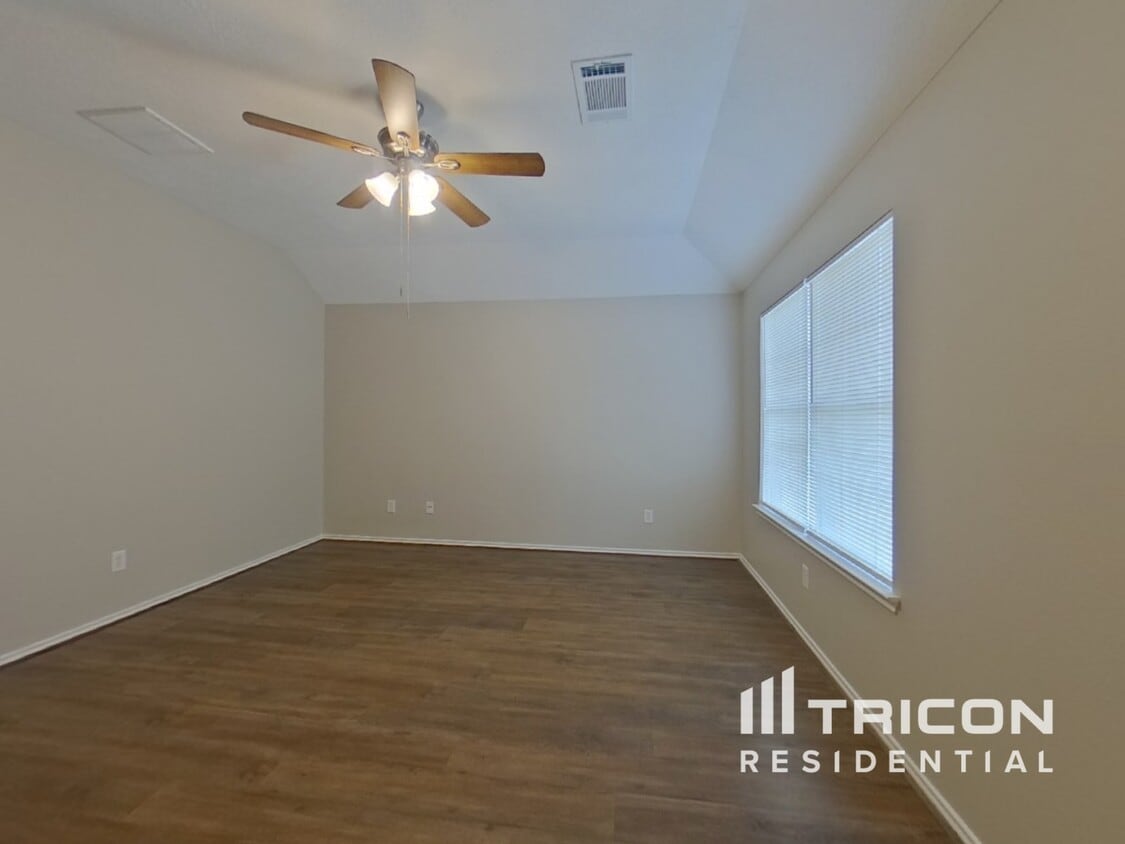 Building Photo - 33107 Cottonwood Bend