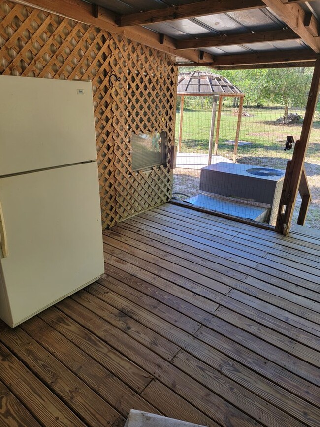 Building Photo - Peaceful 3/1 on over an Acre in Inverness!!!