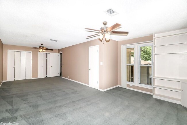 Building Photo - 6 Troza Ln