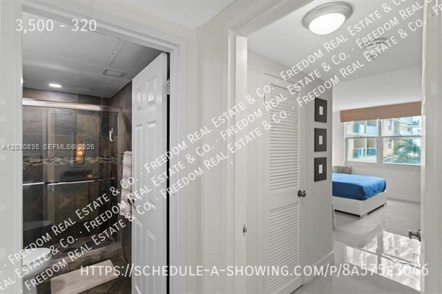 Building Photo - 3,500-320