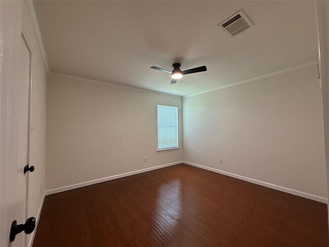 Building Photo - 307 Indian Meadow Dr