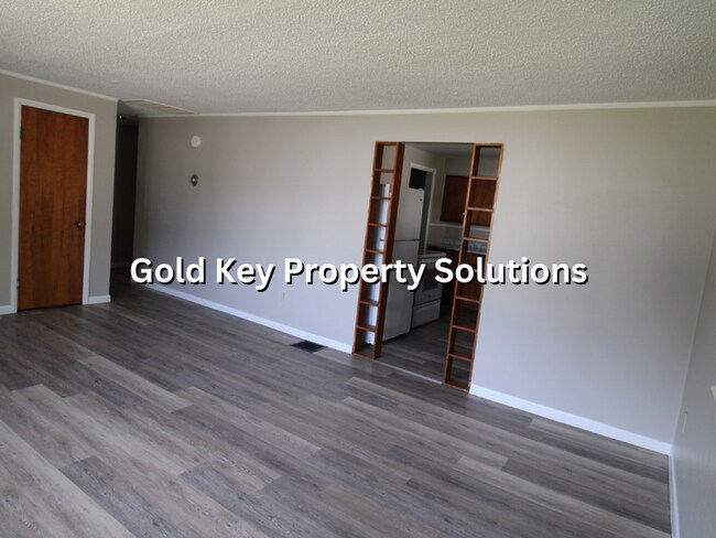 Building Photo - MUNCIE 2 BR 1 BA House with Central Air and 1-Car Garage (SECTION 8 APPROVED)