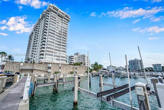 Building Photo - 11 Island Ave