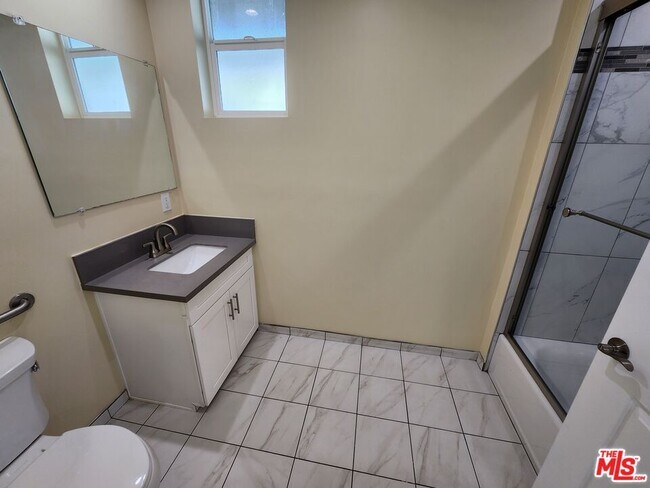 Building Photo - 2726 Cochran Ave