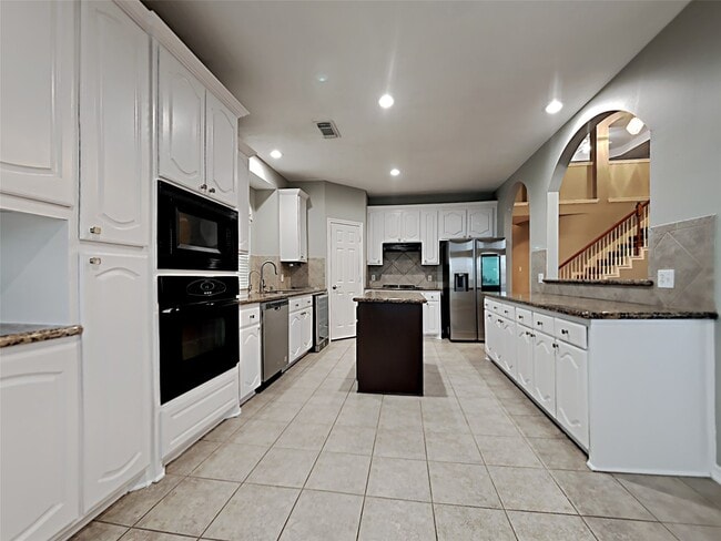 Building Photo - 16539 Mesa Point Dr