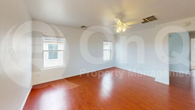 Building Photo - 4720 W Lindenthal Ln